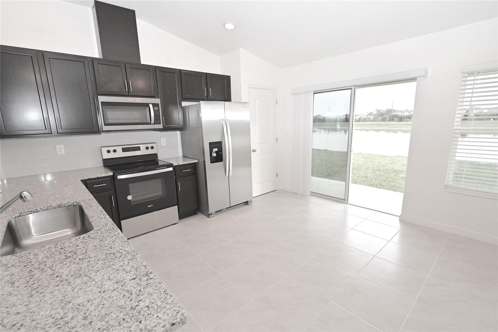 9532 Sandy Bluffs Circle Property Photo 6