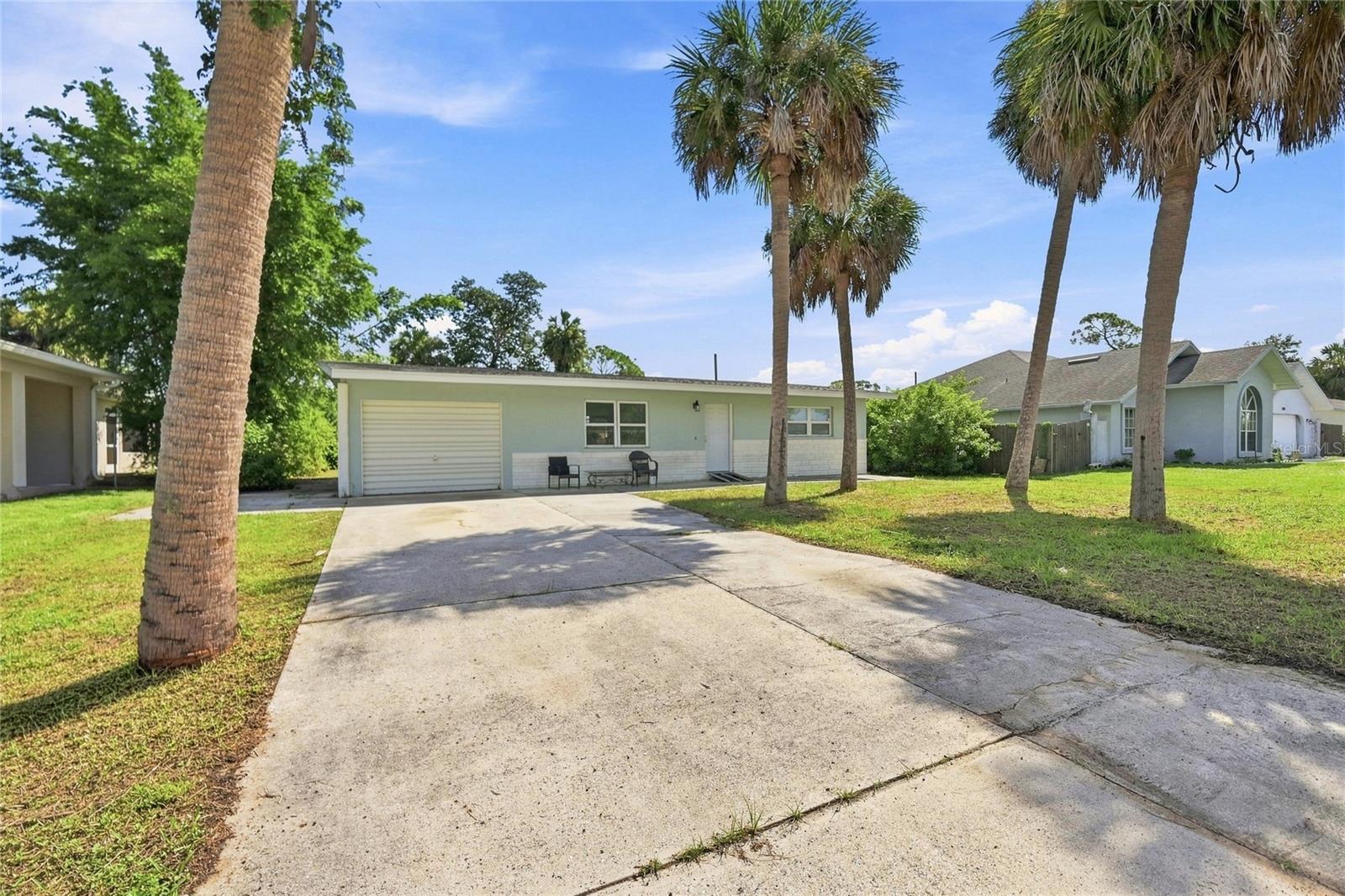 2618 Lakeshore Cir Property Photo 3