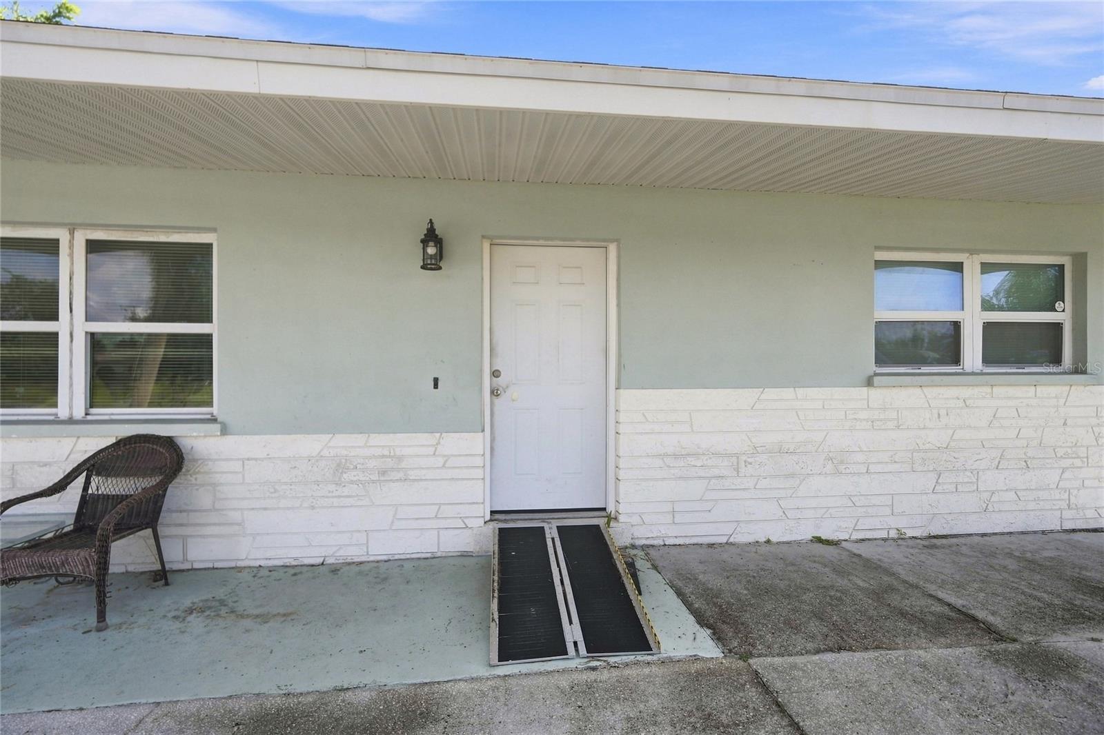 2618 Lakeshore Cir Property Photo 4