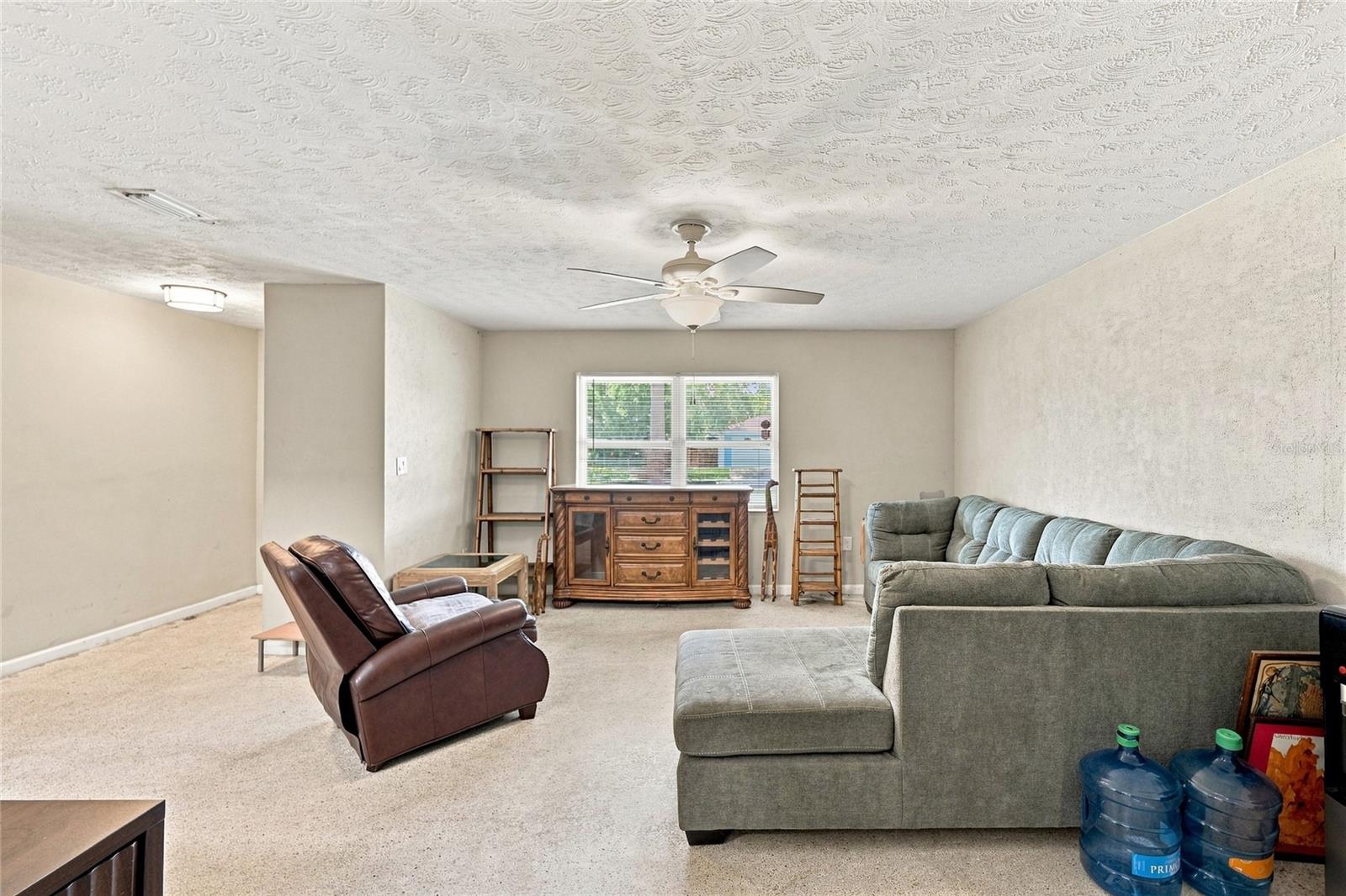 2618 Lakeshore Cir Property Photo 7