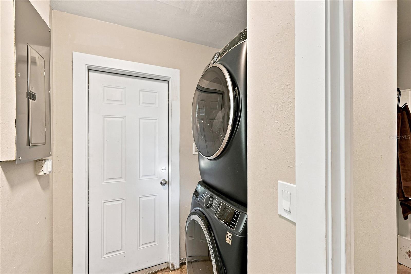 2618 Lakeshore Cir Property Photo 20
