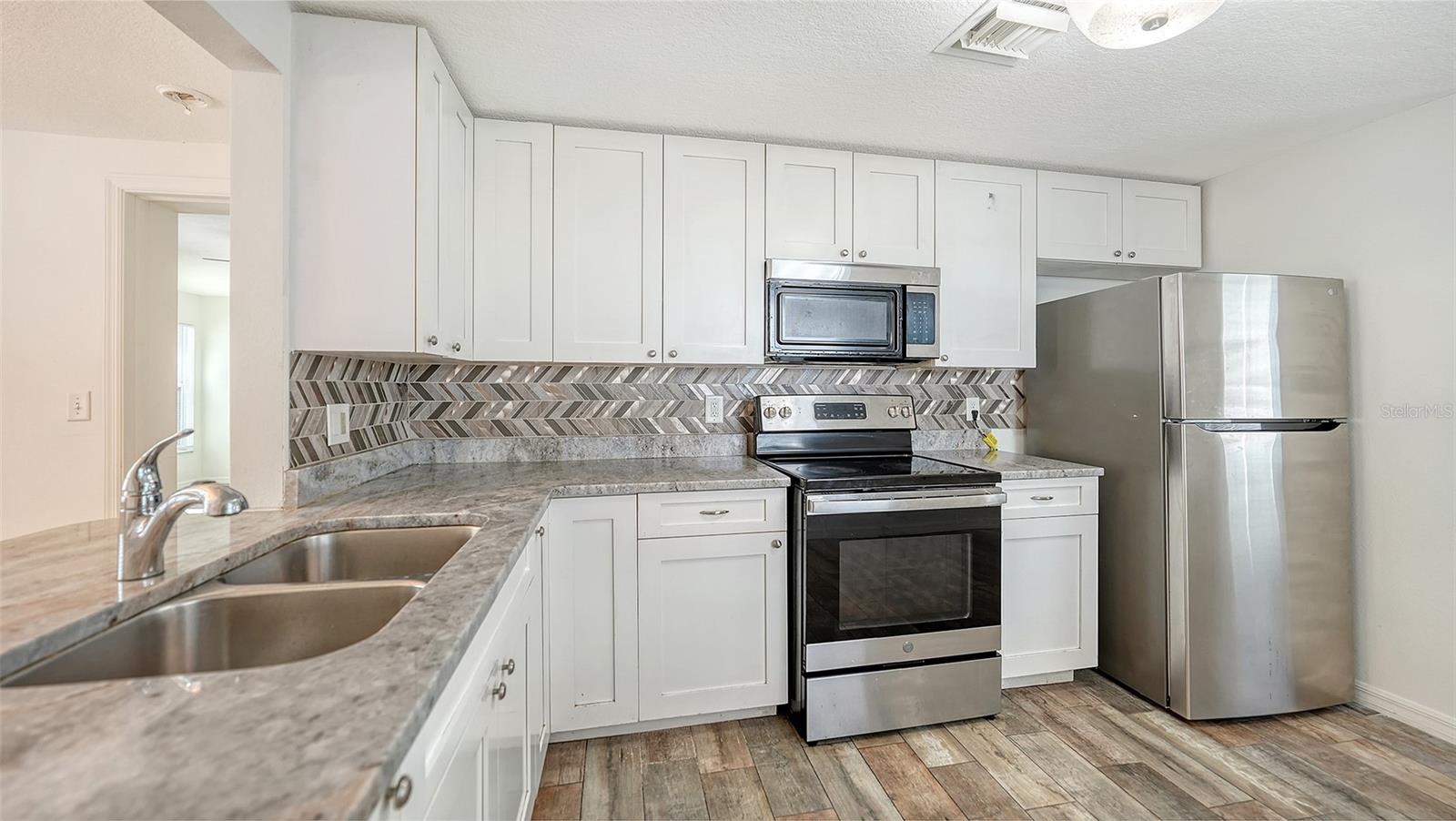 5617 6th Street Ct E #a & B Property Photo 6