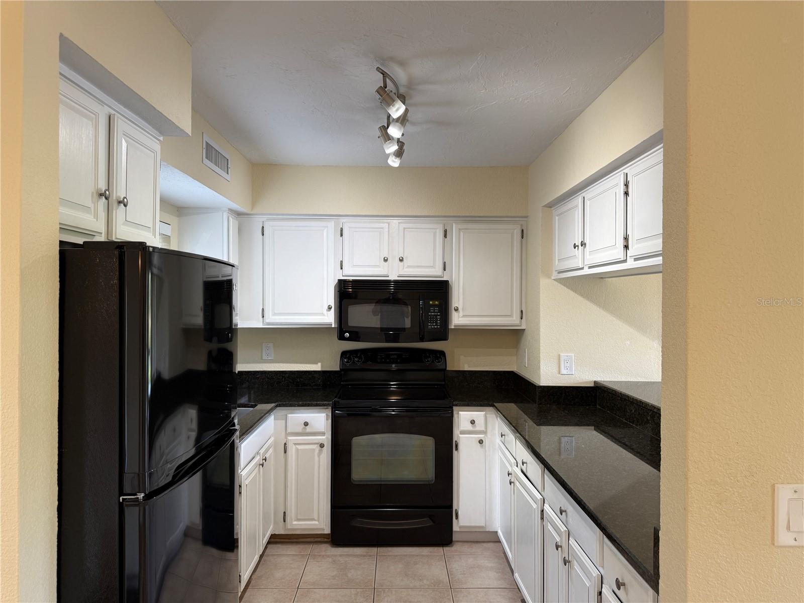 5697 Ashton Lake Dr #6 Property Photo 13