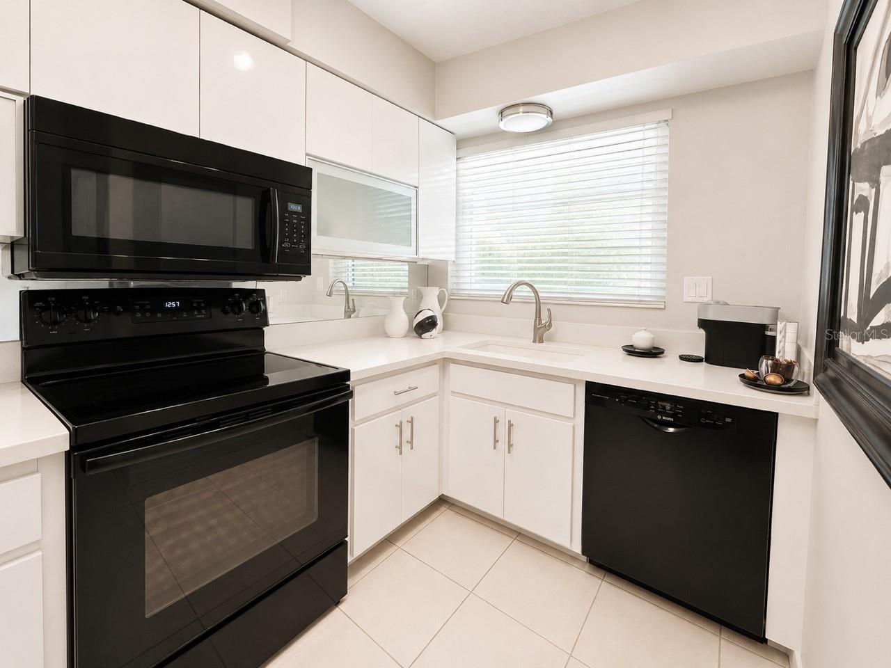 4660 Ocean Blvd #q Property Photo 6