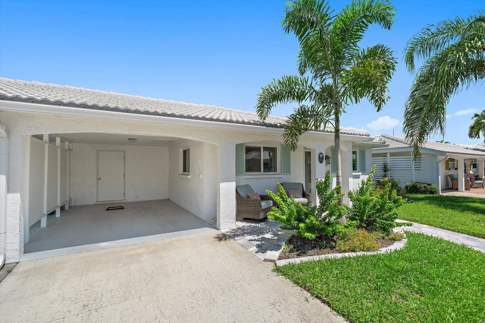 711 Spanish Dr S #211 Property Photo 2