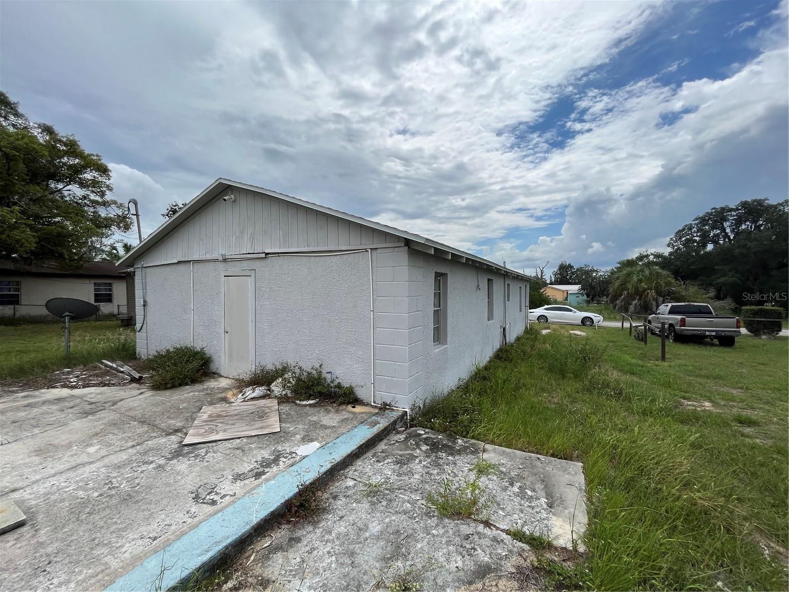 852 Shirley St Property Photo 3