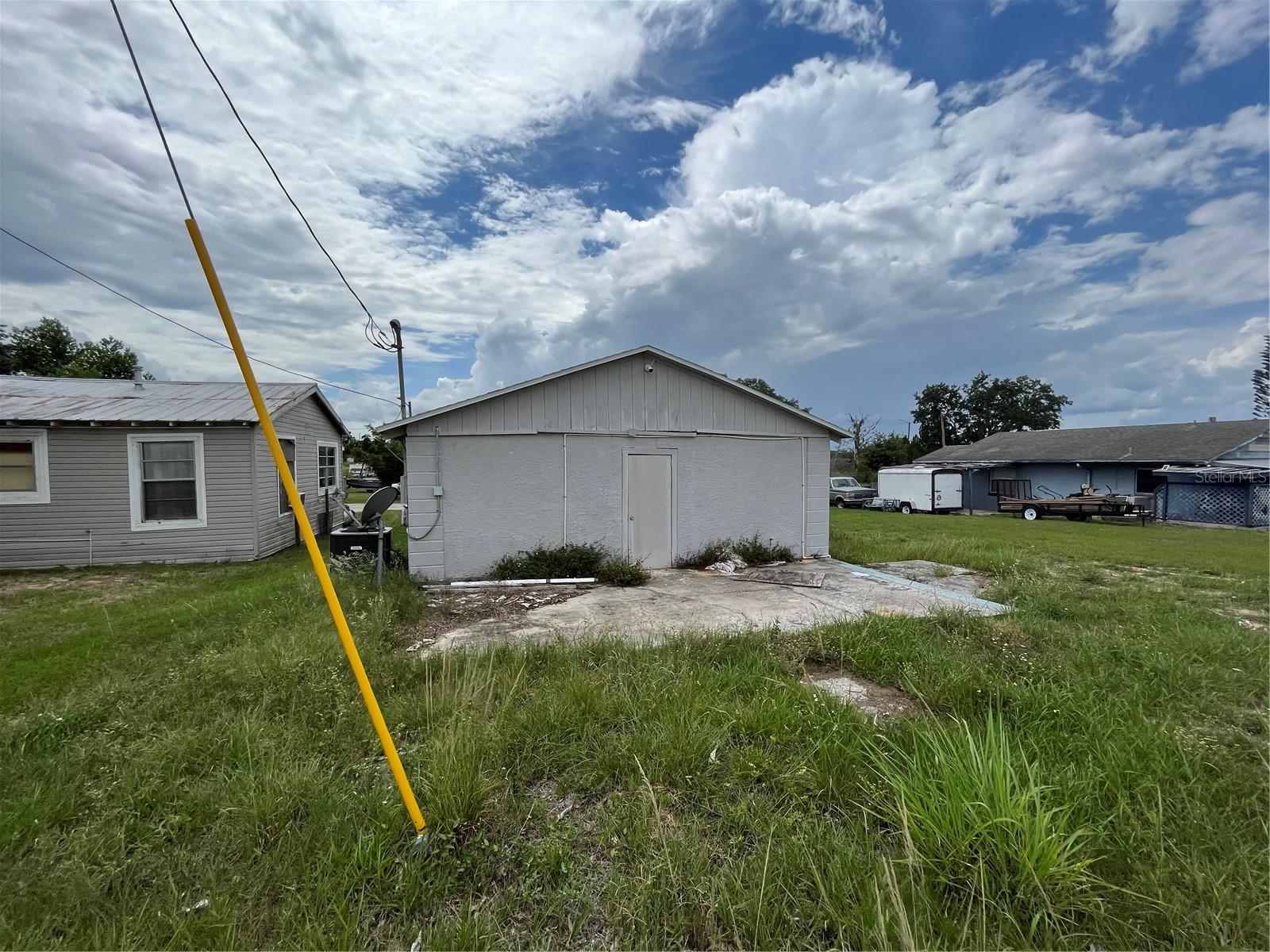 852 Shirley St Property Photo 4