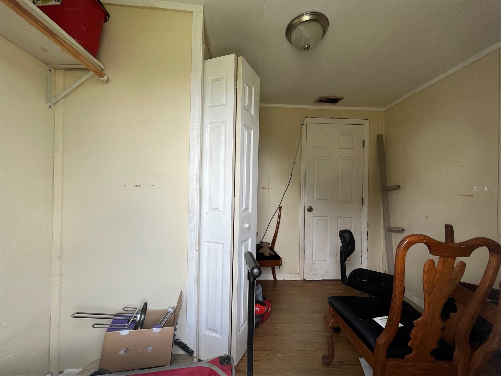 852 Shirley St Property Photo 12