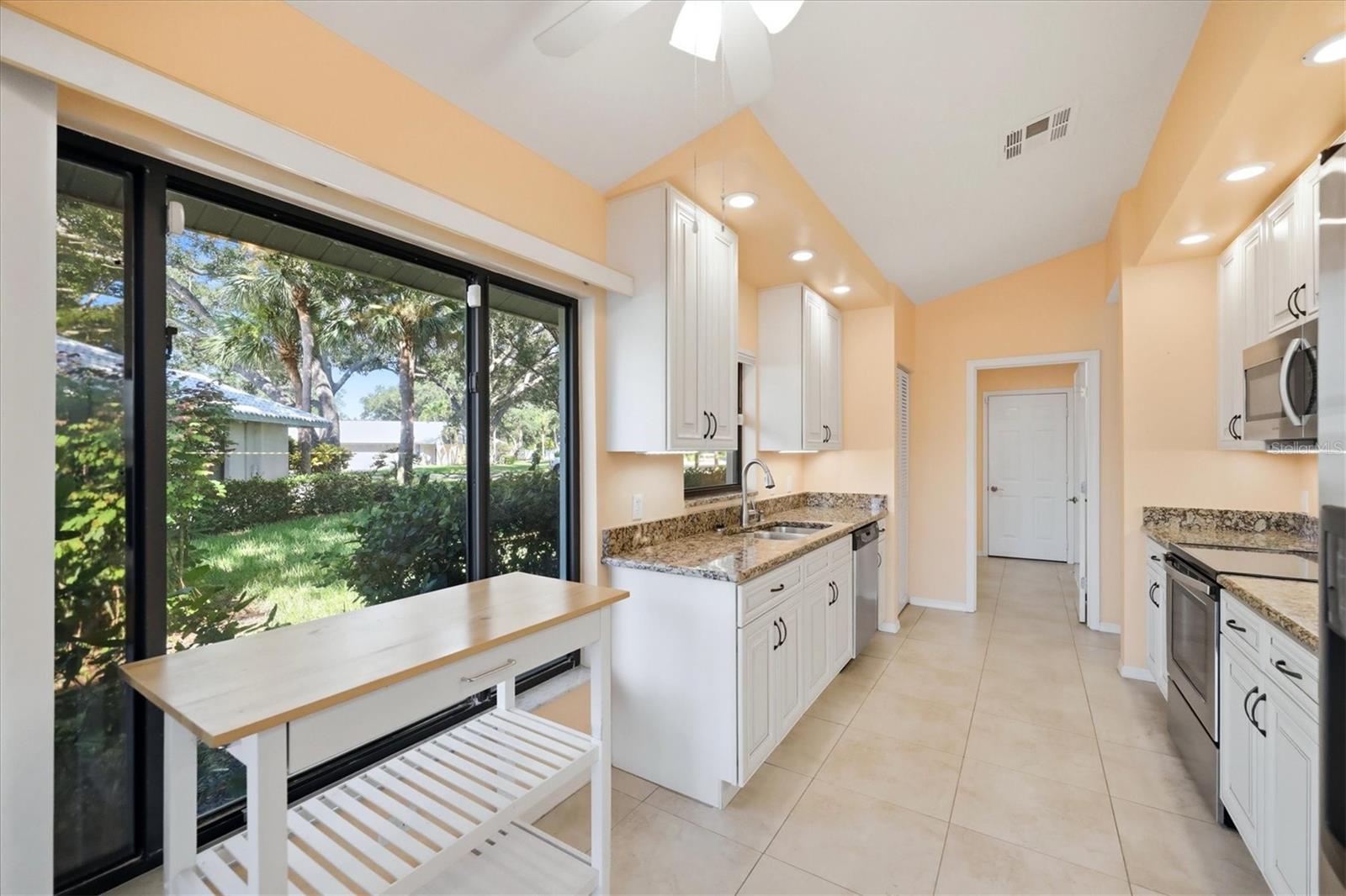 214 Southampton Dr #327 Property Photo 8