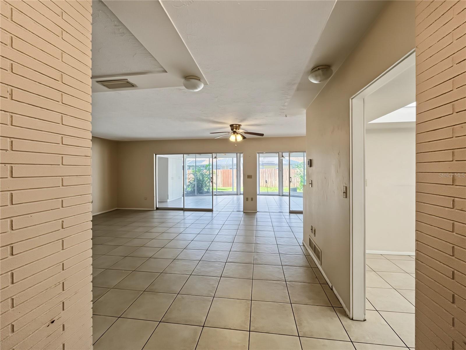 3041 Tyrone Ln Property Photo 2