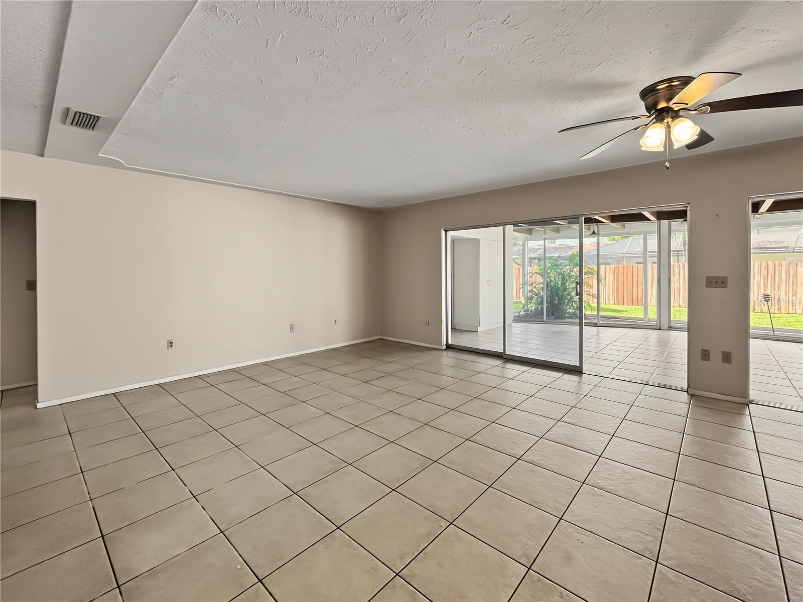 3041 Tyrone Ln Property Photo 3
