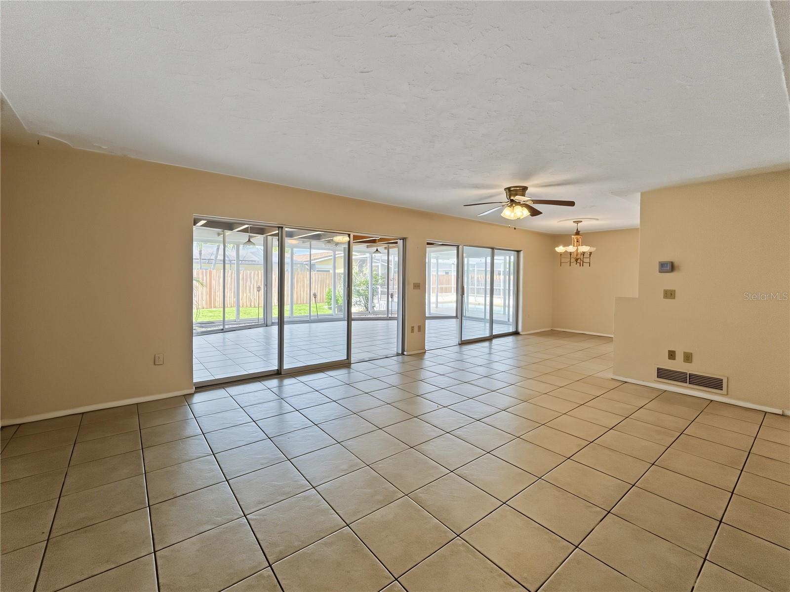 3041 Tyrone Ln Property Photo 4