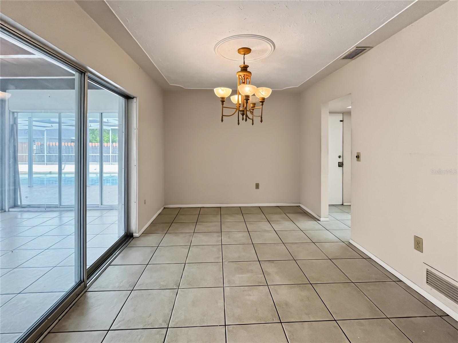 3041 Tyrone Ln Property Photo 5