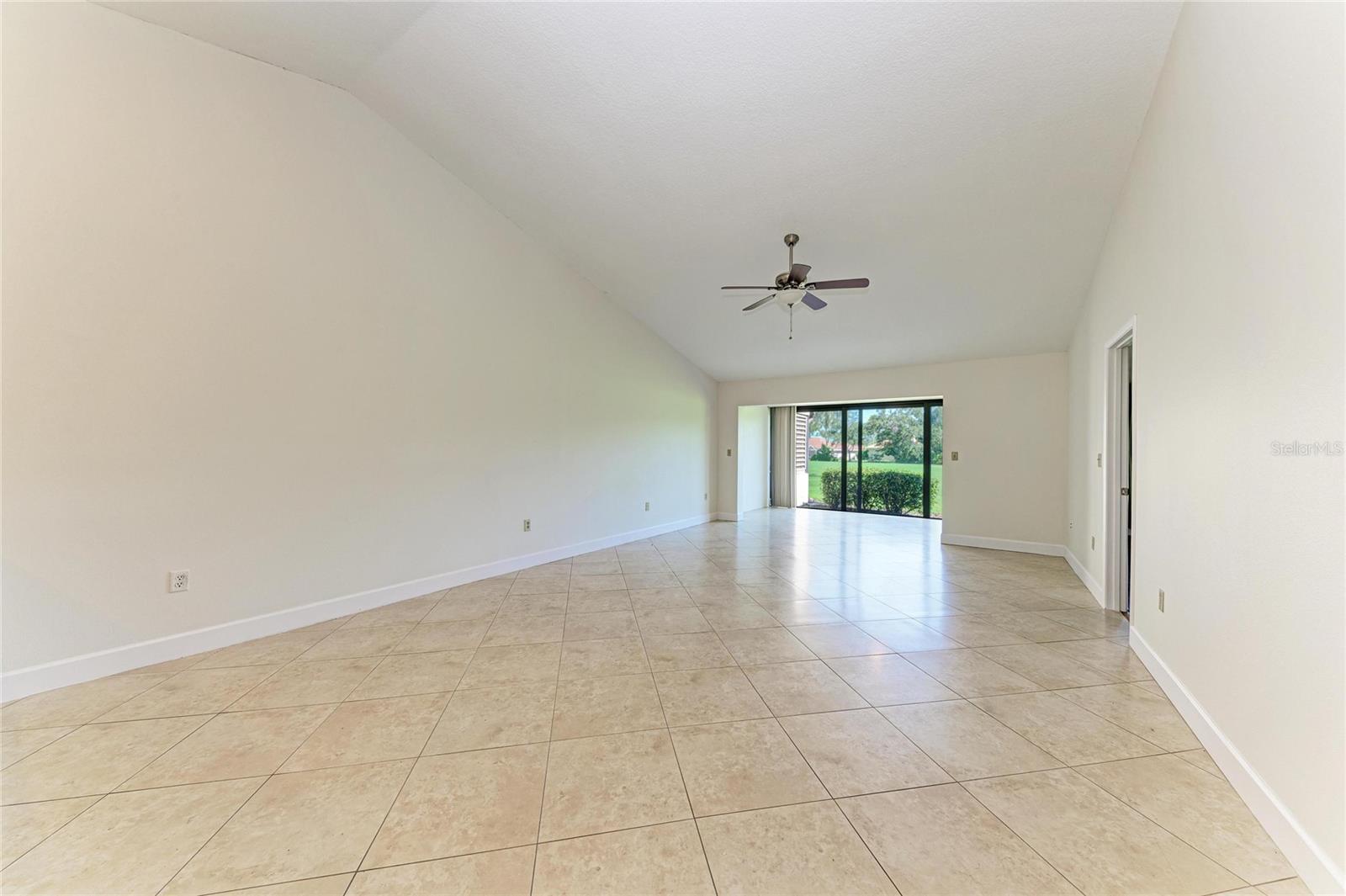 6085 Clubside Dr Property Photo 5