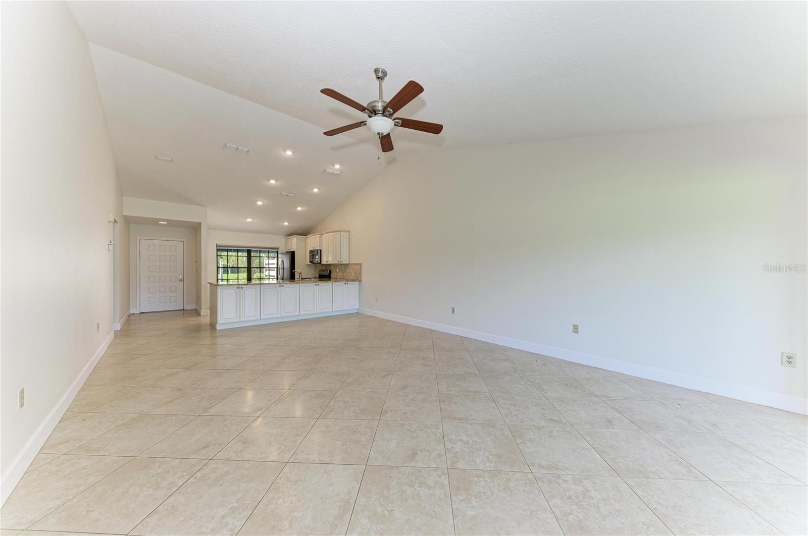 6085 Clubside Dr Property Photo 7
