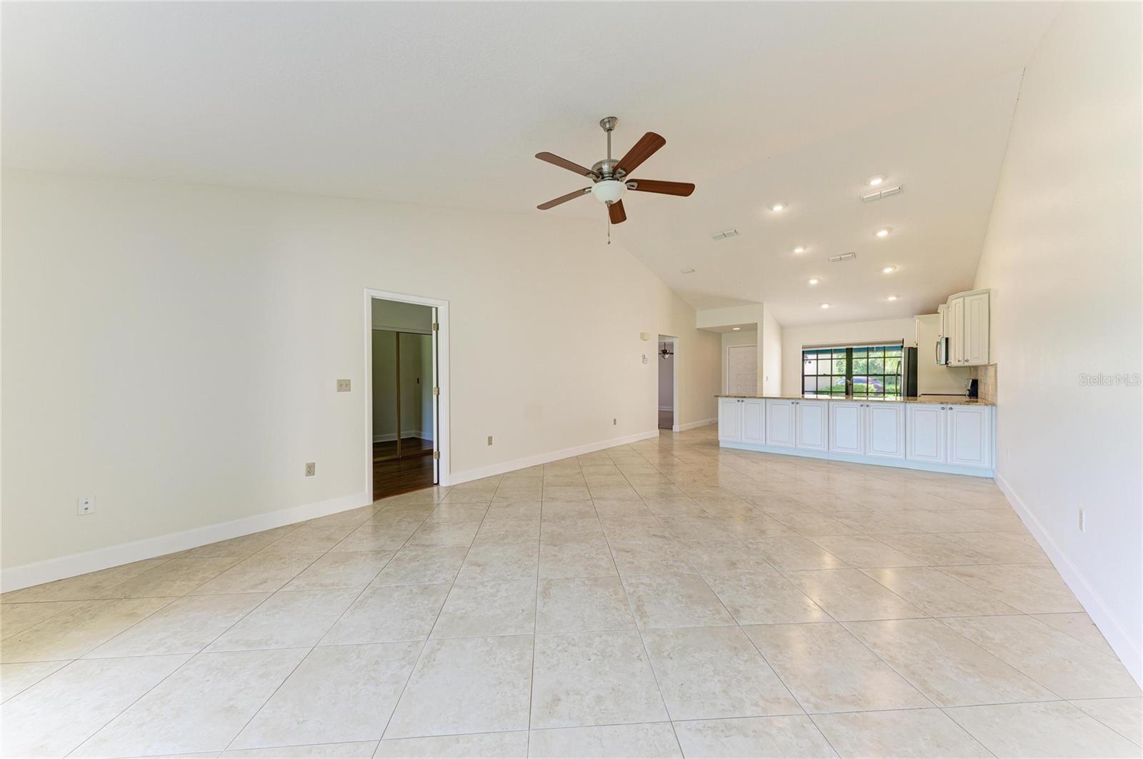6085 Clubside Dr Property Photo 8