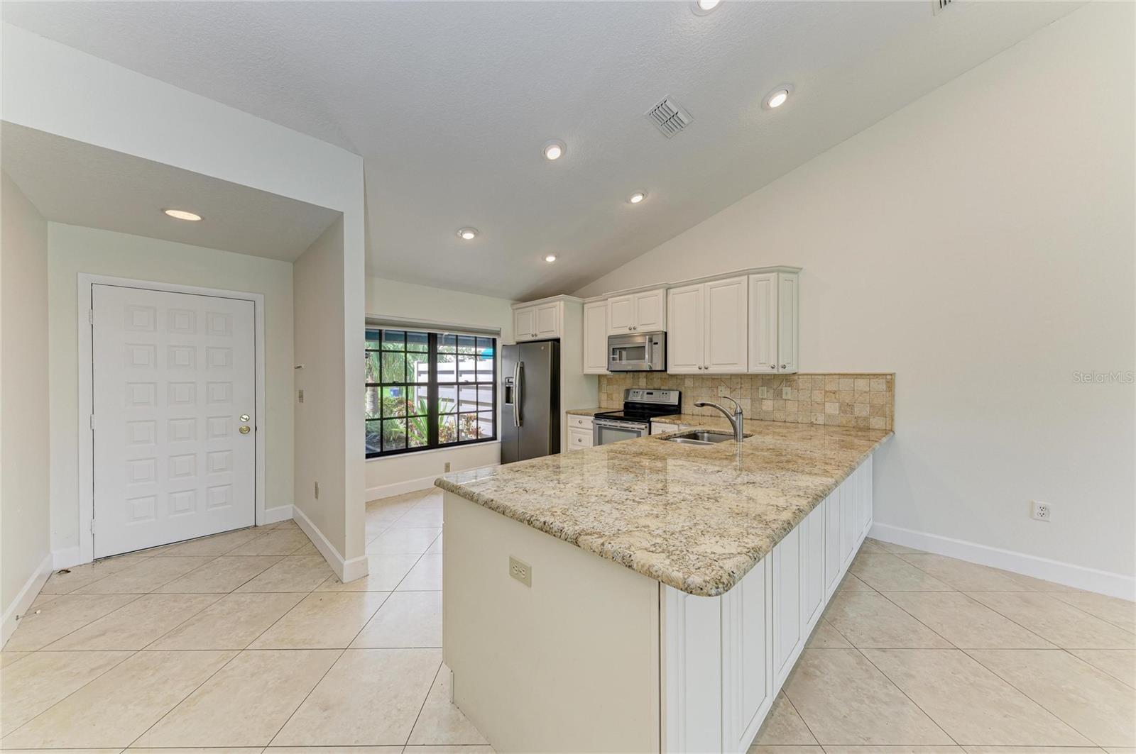 6085 Clubside Dr Property Photo 14