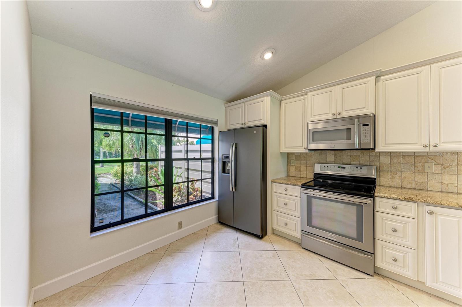 6085 Clubside Dr Property Photo 17