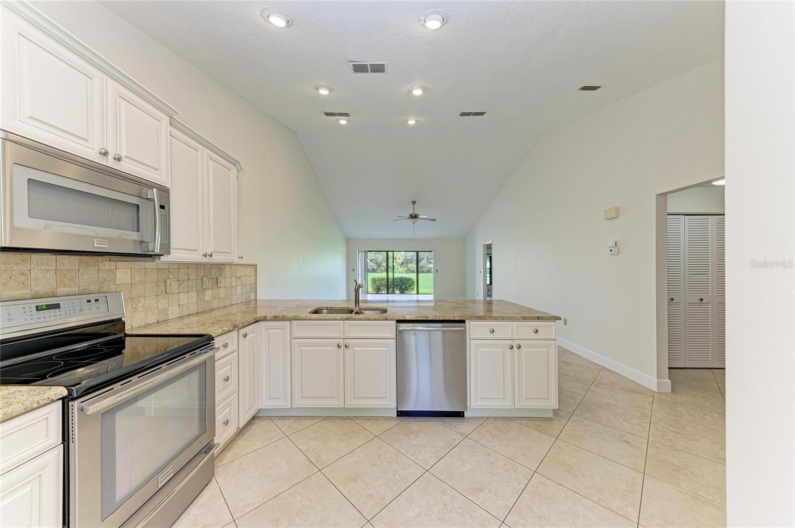 6085 Clubside Dr Property Photo 18