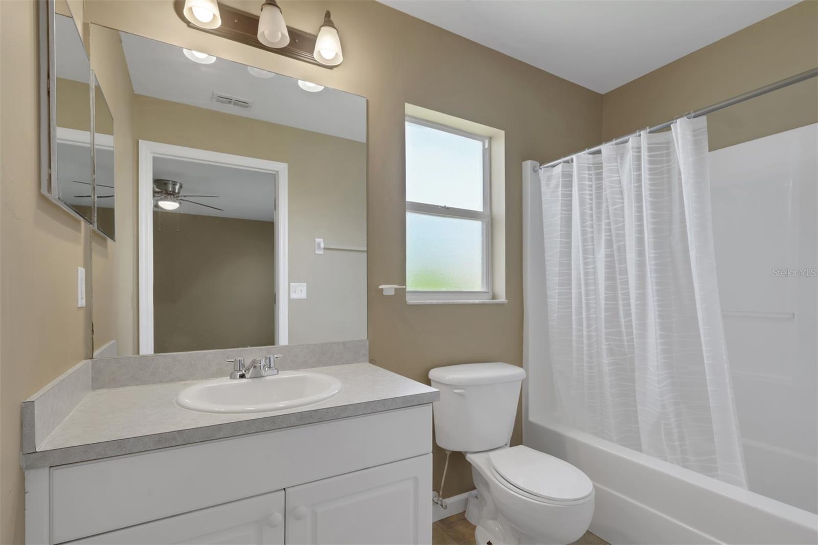 325 Ne 30th Ter Property Photo 16