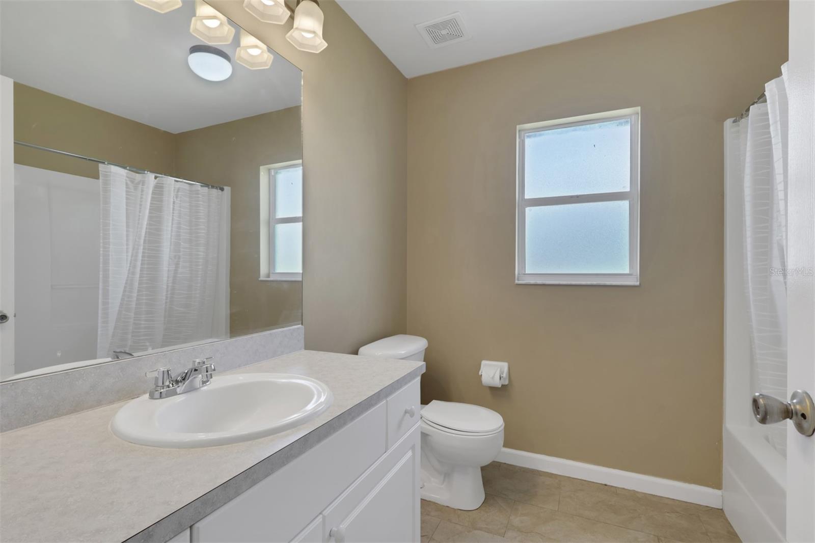 325 Ne 30th Ter Property Photo 19