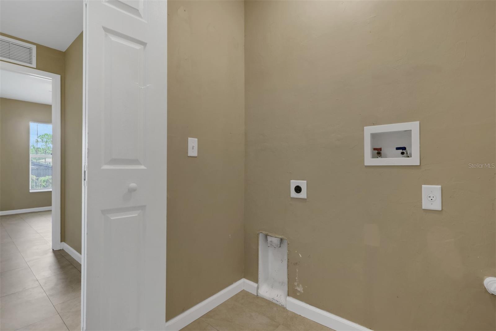 325 Ne 30th Ter Property Photo 22