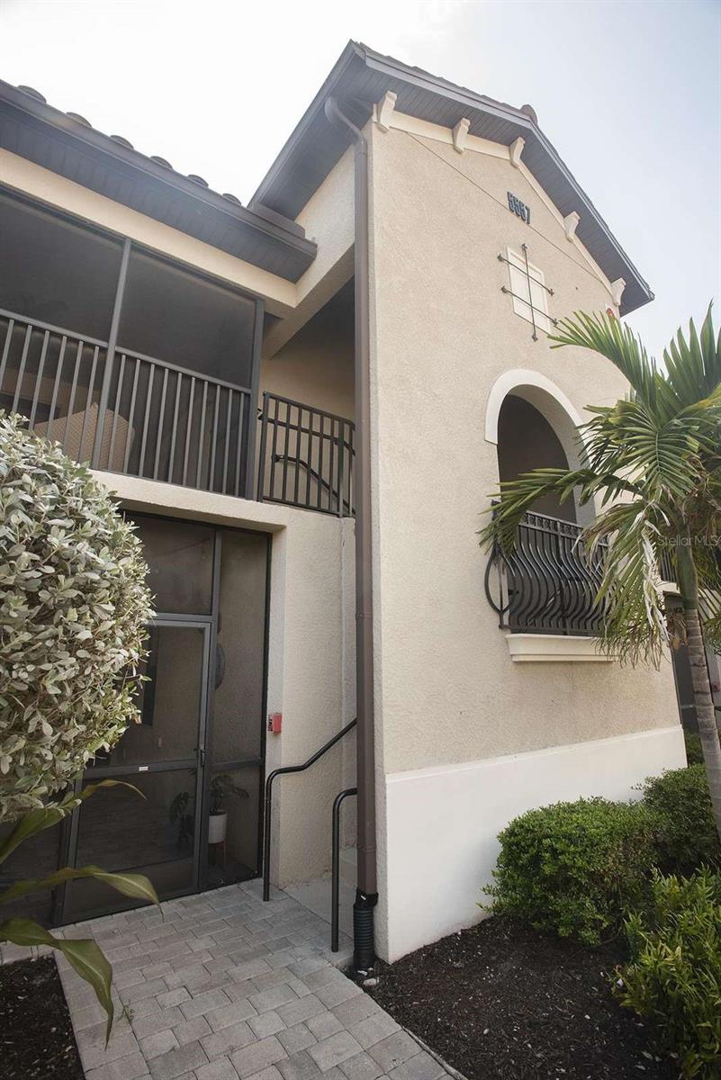 5557 PALMER CIR #205 Property Photo 1