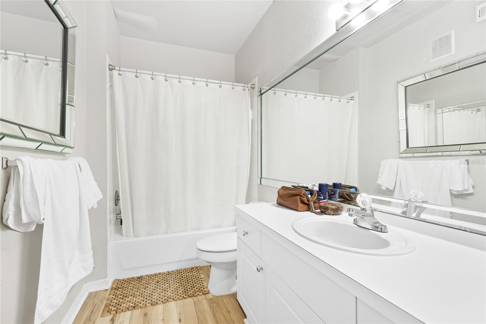 5134 Northridge Rd #208 Property Photo 14