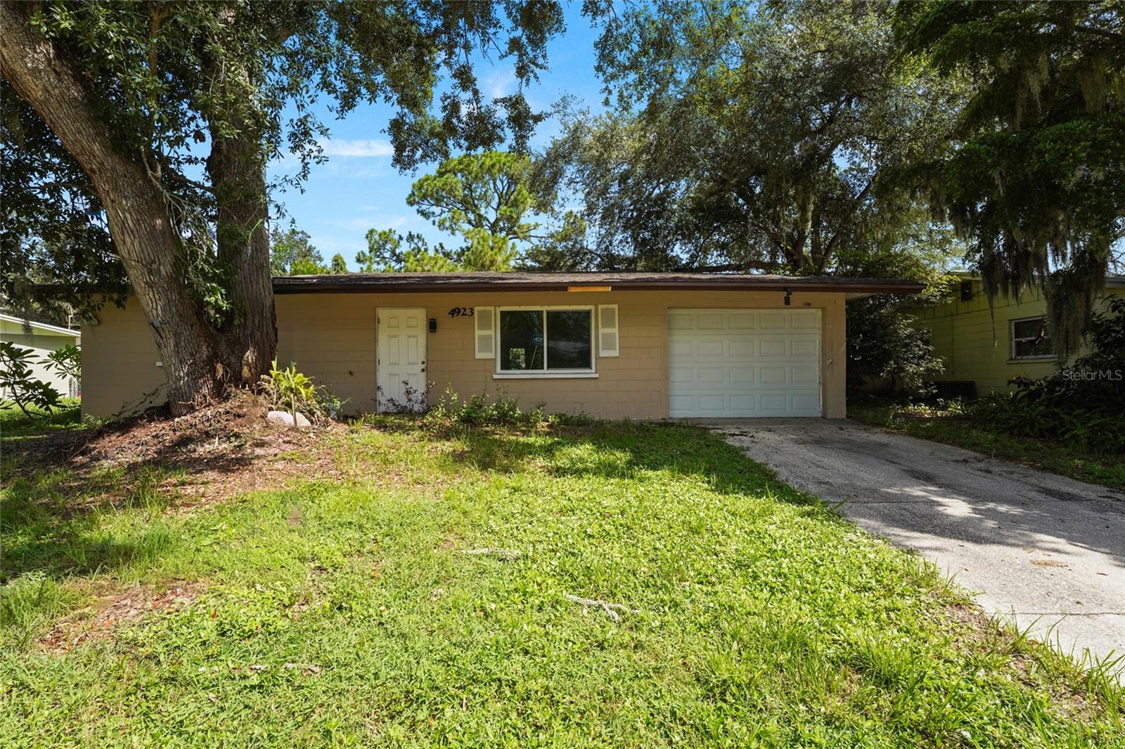 4923 Brookmeade Dr Property Photo 1