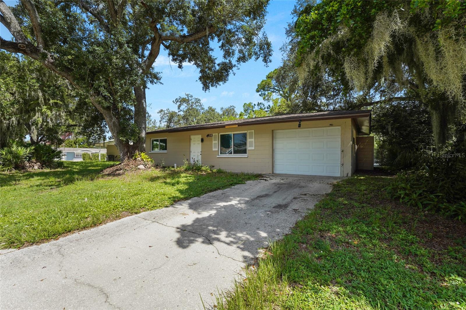 4923 BROOKMEADE DR Property Photo 1