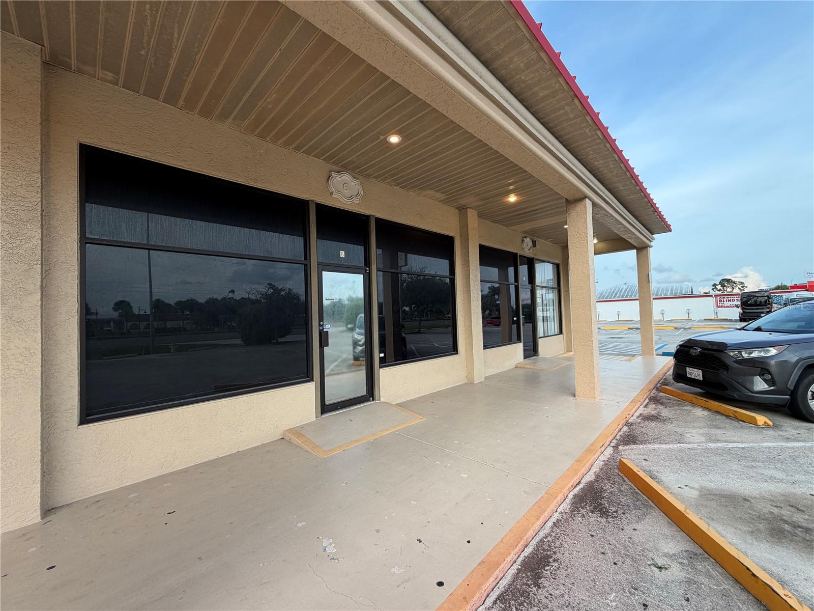 2826 Tamiami Trl #6&7 Property Photo 2