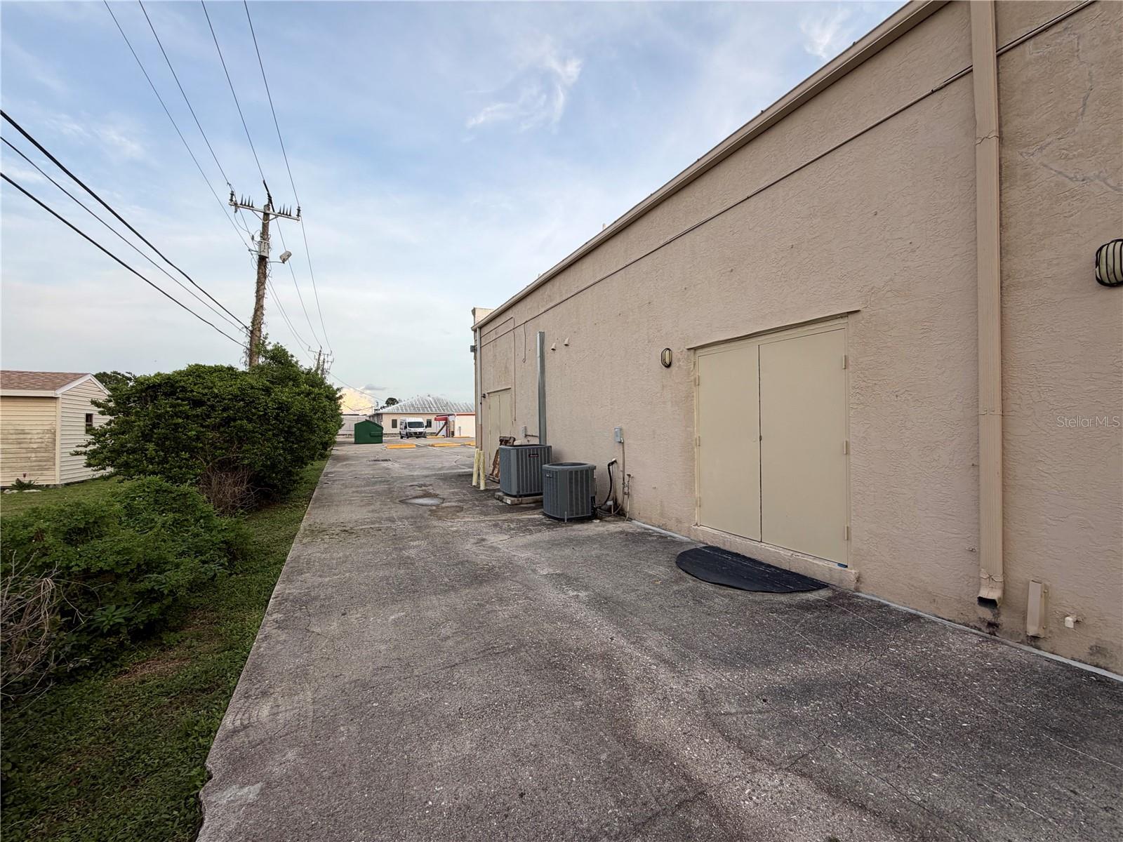 2826 Tamiami Trl #6&7 Property Photo 23