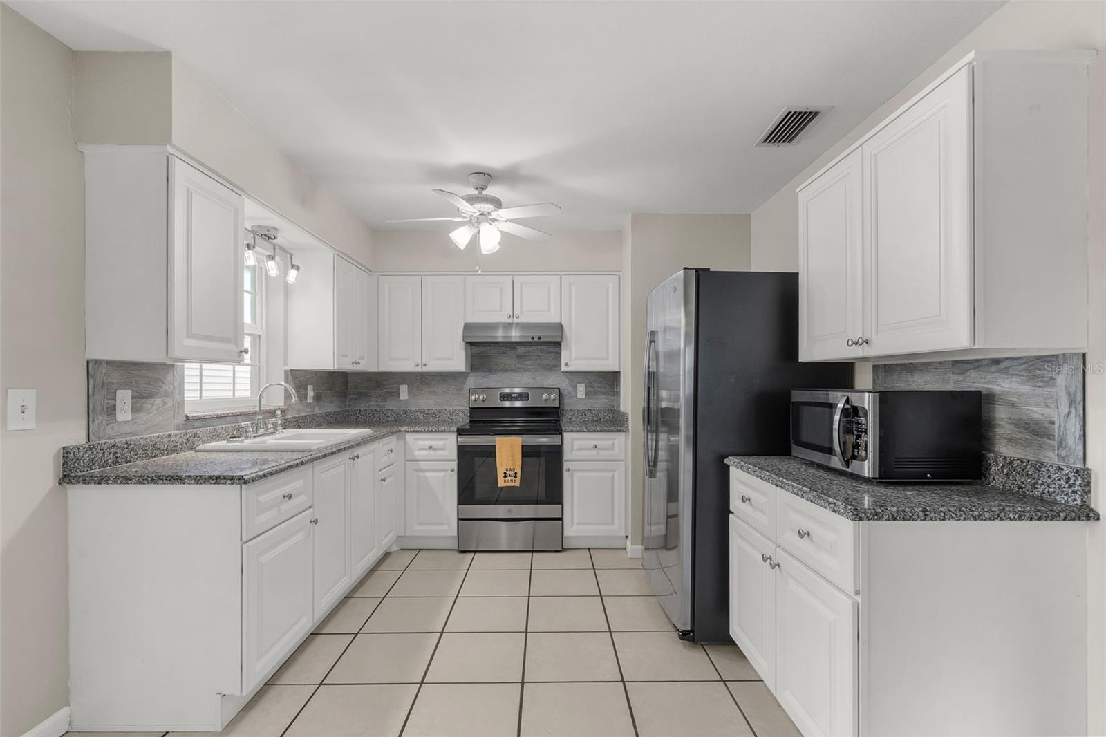 415 49th St W Property Photo 11