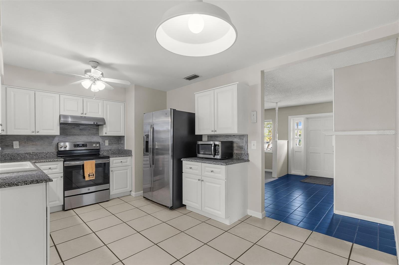415 49th St W Property Photo 12