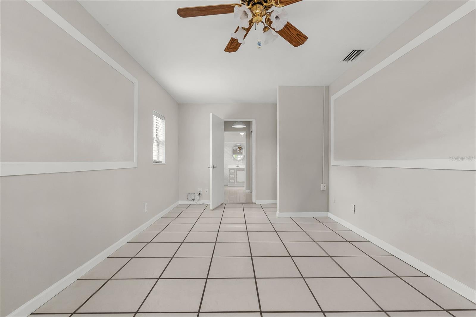 415 49th St W Property Photo 16