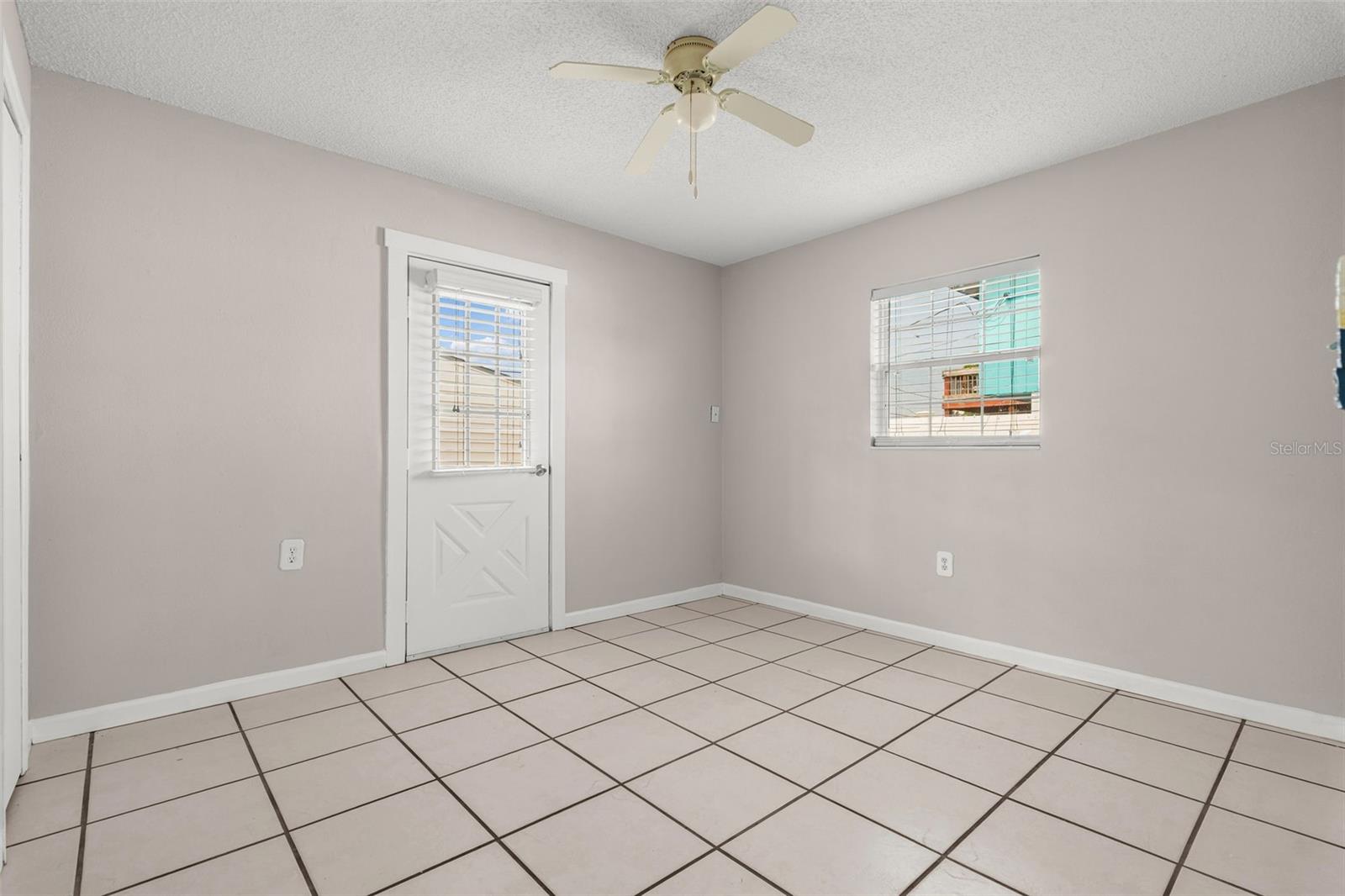 415 49th St W Property Photo 22