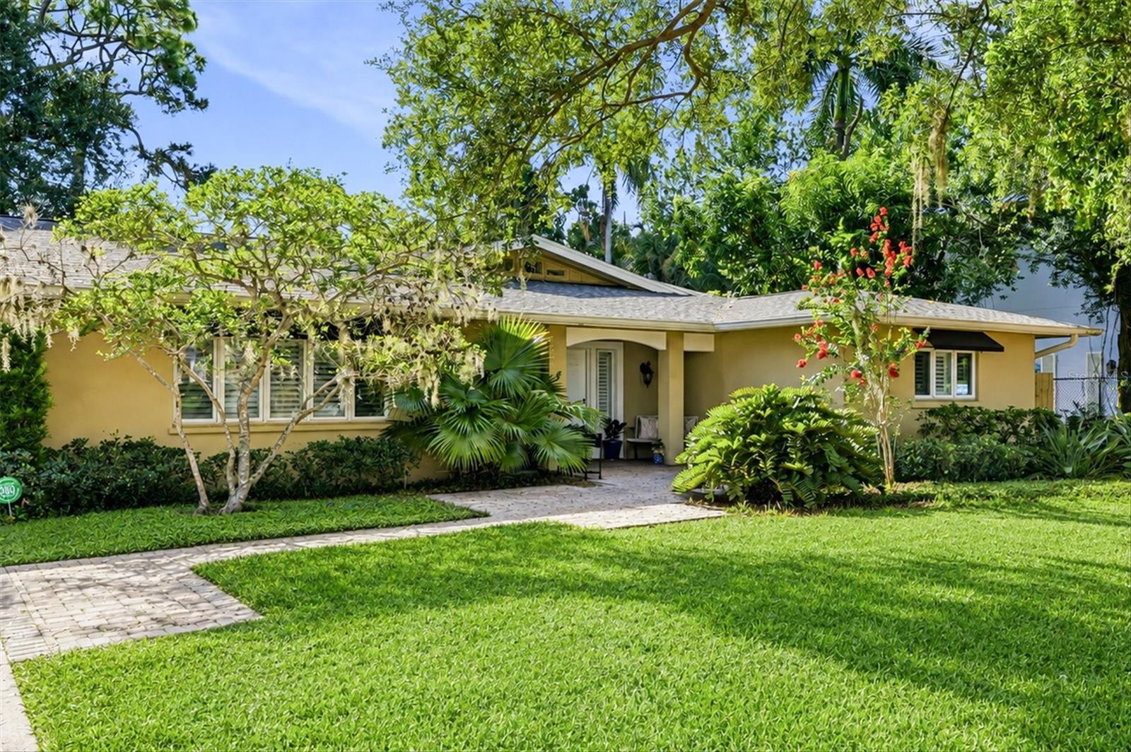 1041 Citrus Ave Property Photo 3