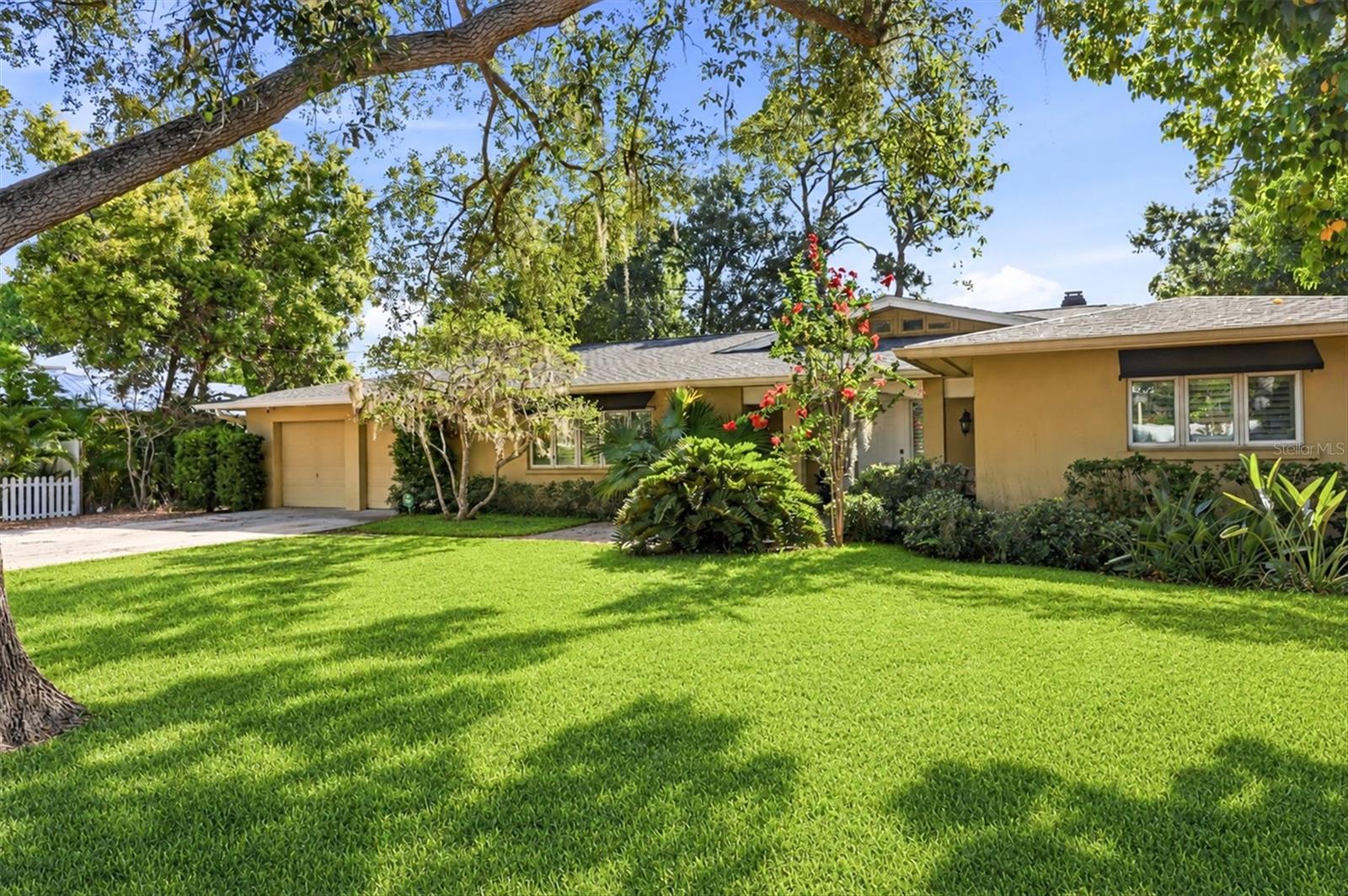 1041 Citrus Ave Property Photo 4