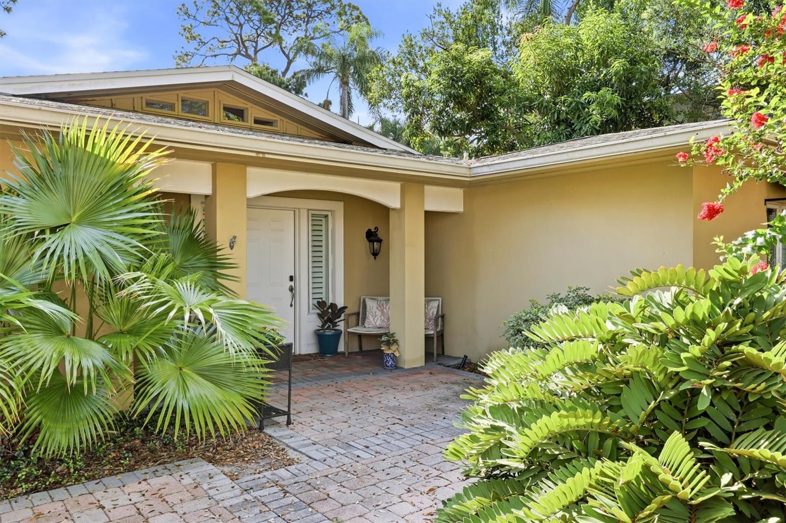 1041 Citrus Ave Property Photo 5