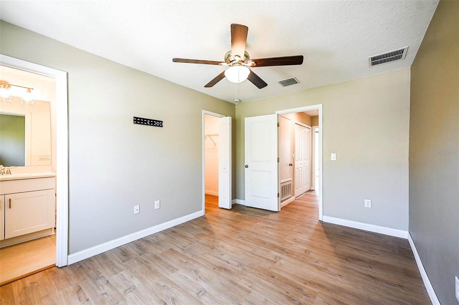 6130 Fairmont Ln Property Photo 11