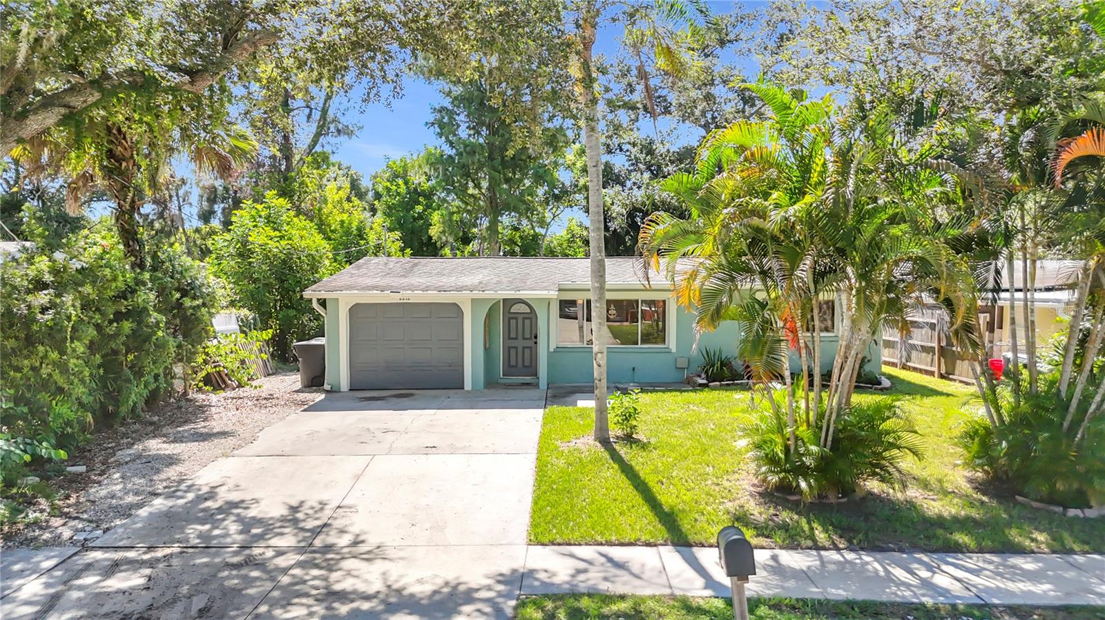 2212 Vinson Ave Property Photo 1