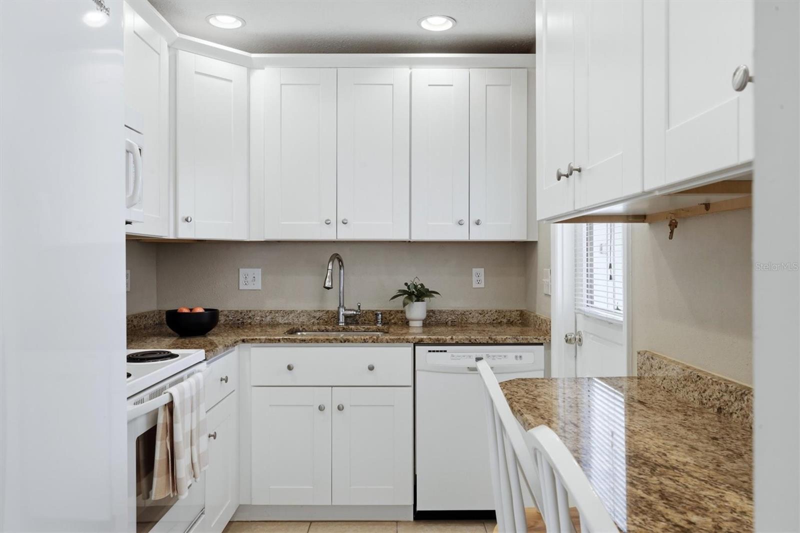 6039 Coral Way Property Photo 5