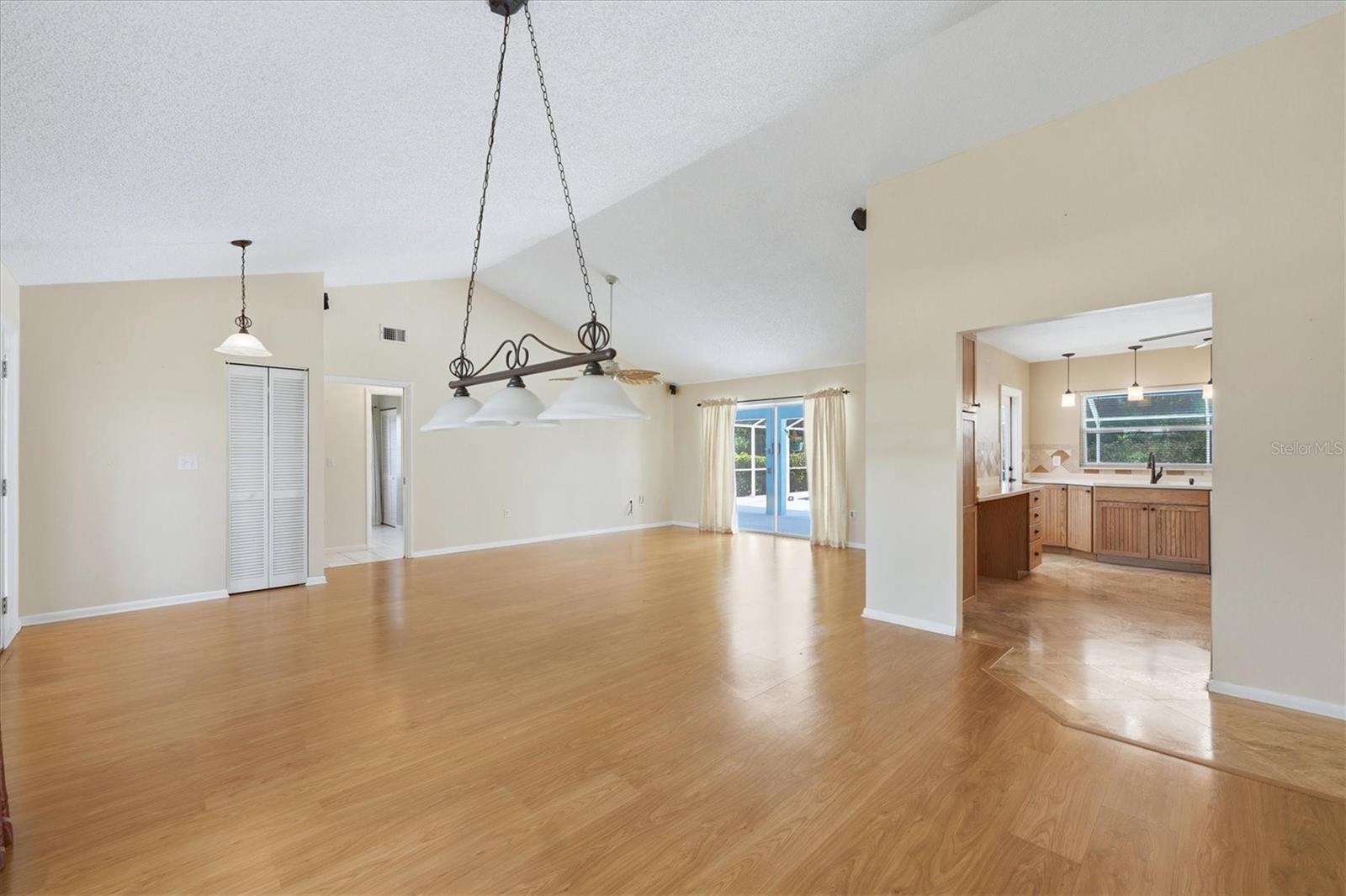 5015 86th Street Ct W Property Photo 6