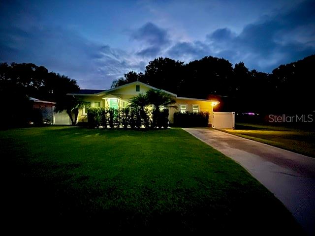 318 34th St W Property Photo 3
