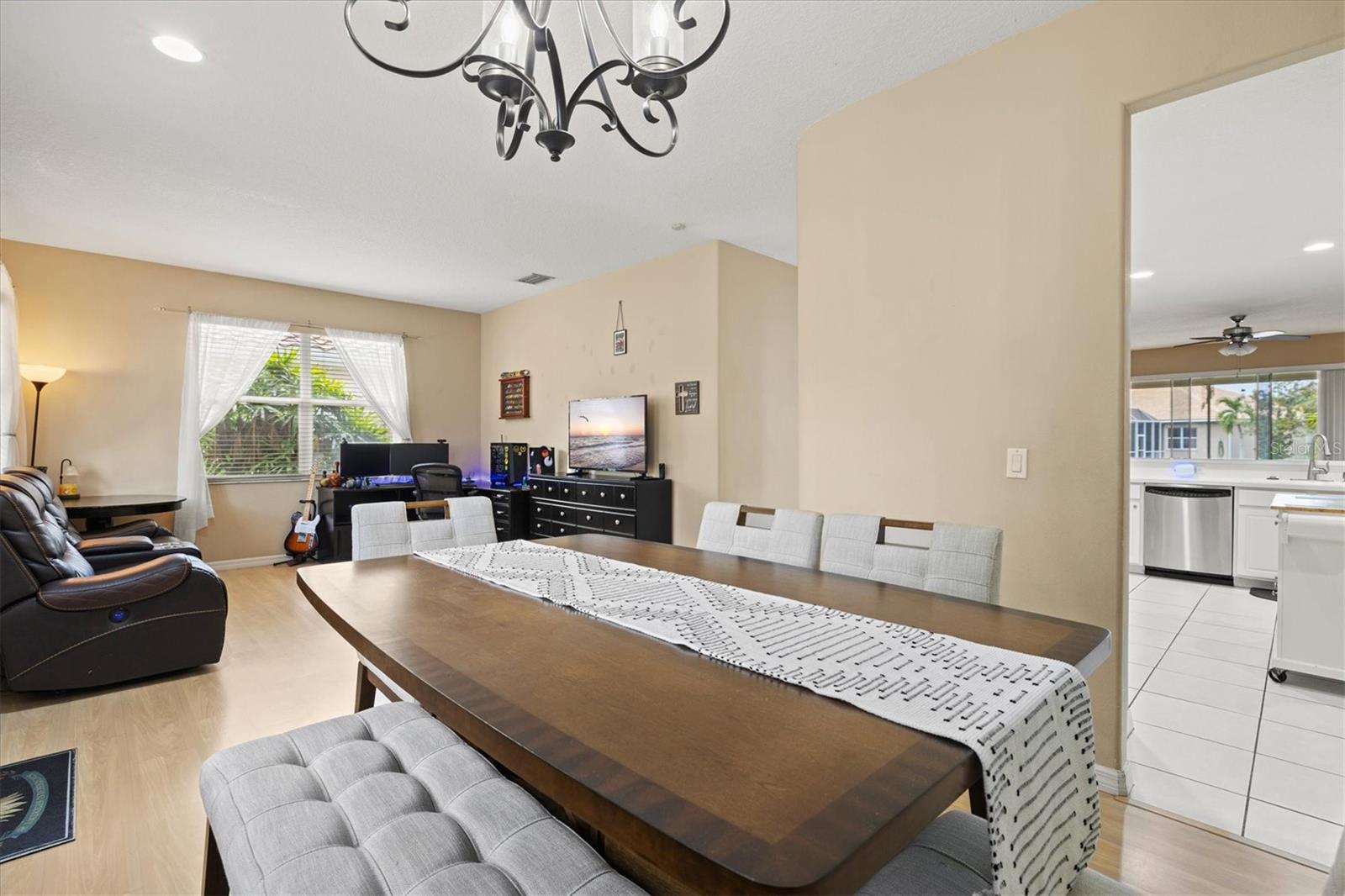 6252 Donnington Ct Property Photo 6