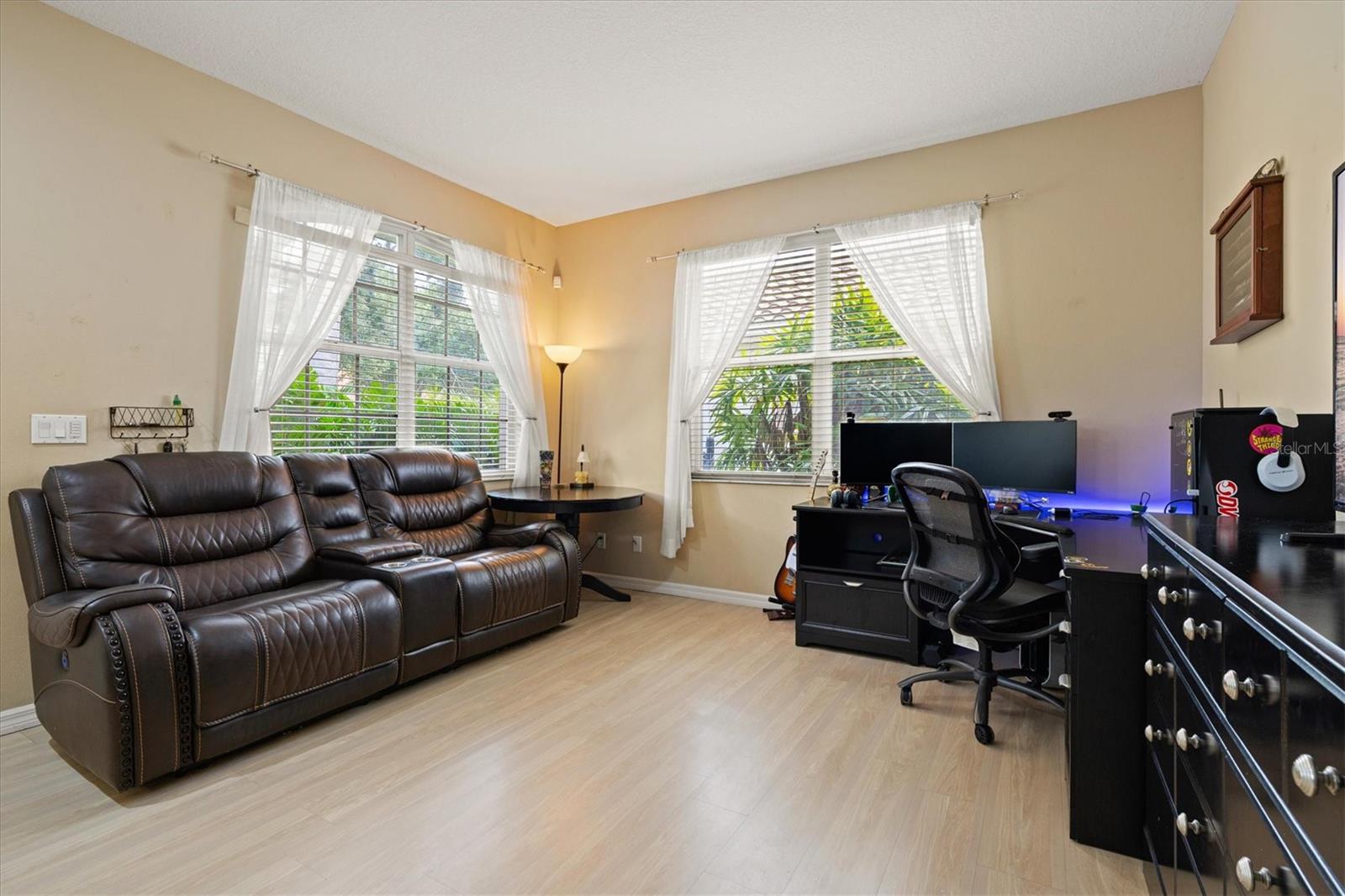6252 Donnington Ct Property Photo 8