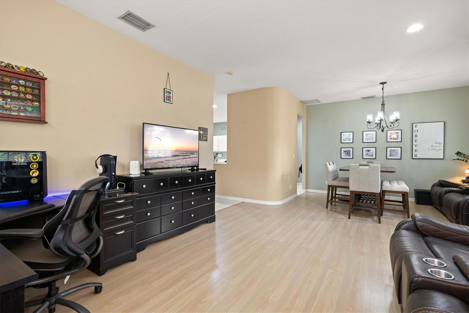 6252 Donnington Ct Property Photo 9