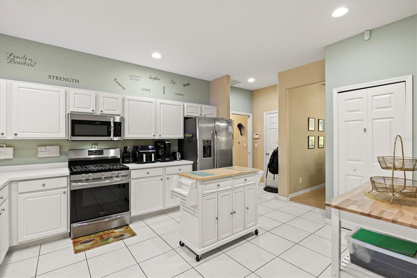 6252 Donnington Ct Property Photo 12
