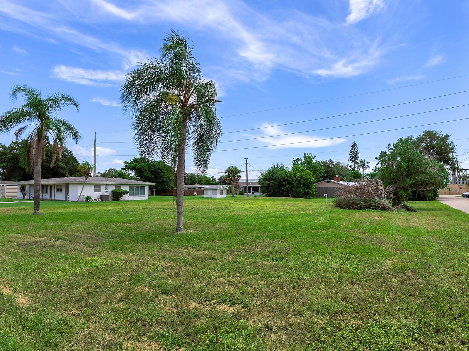 2110 Sandrala Dr Property Photo 3