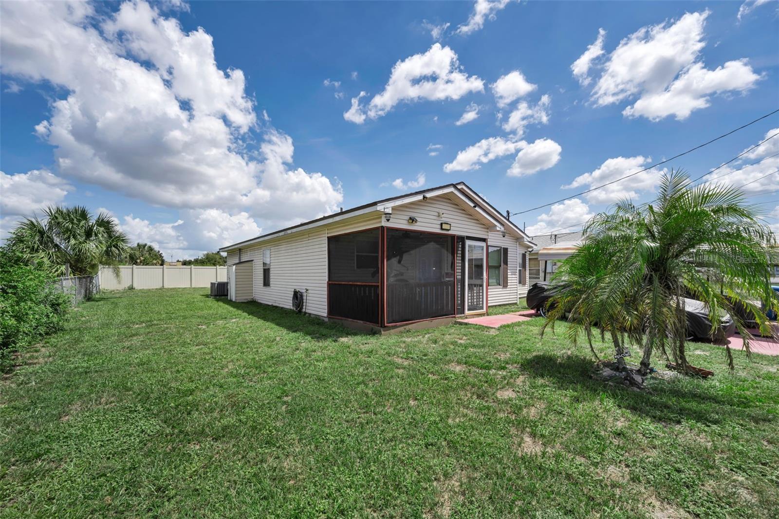 7526 Carolton Cir Property Photo 2